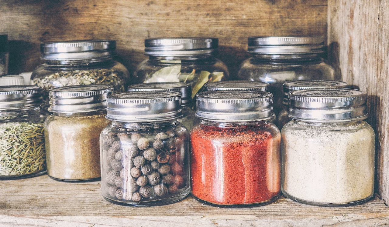 how do you store herbs and spices properly