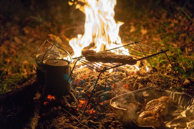campfire cooing with spices